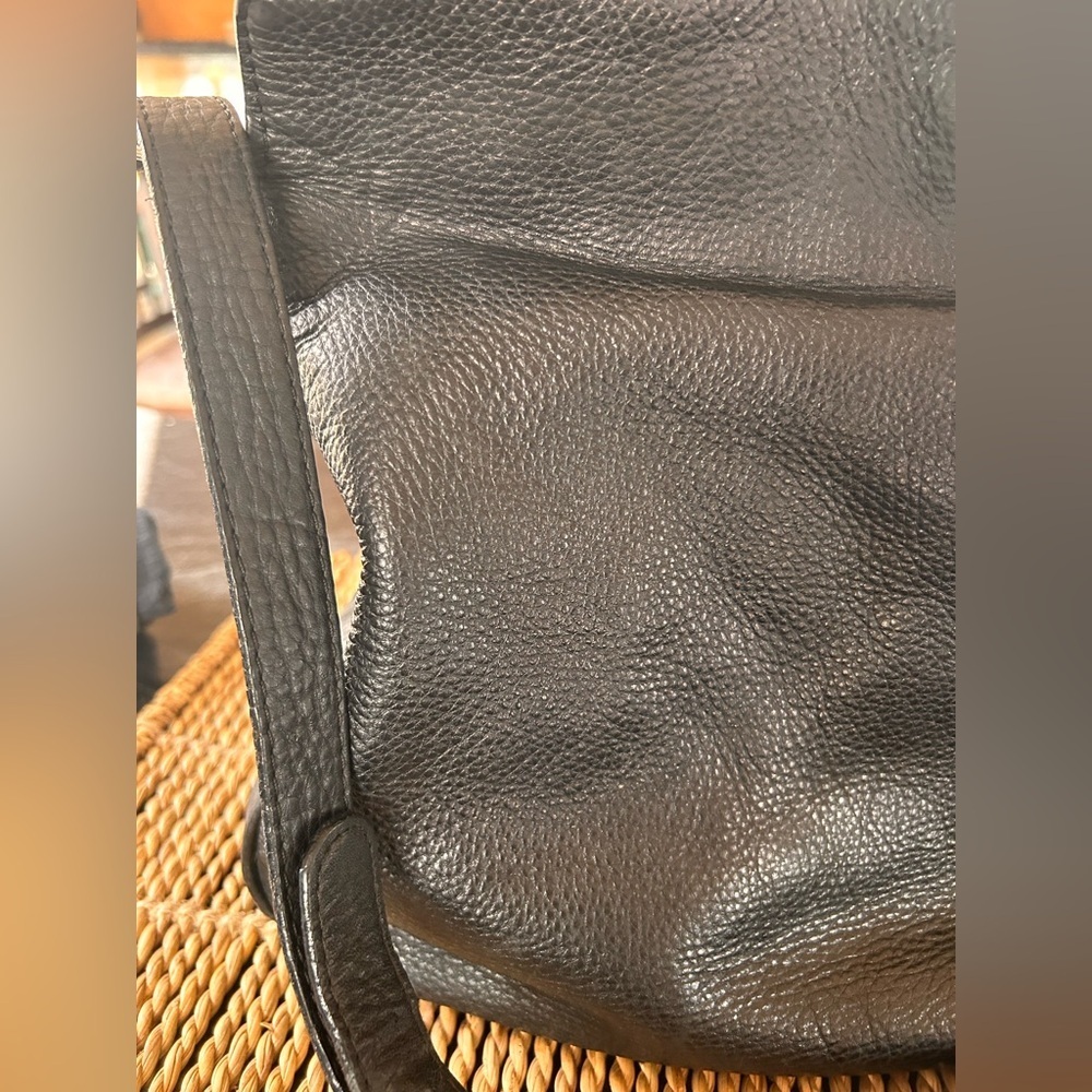 Danier genuine leather fold over bag - Picture 6 of 14